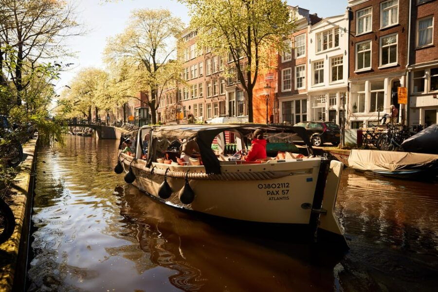 amsterdam-luxury-cruise-unlimited-drinks-small-bite