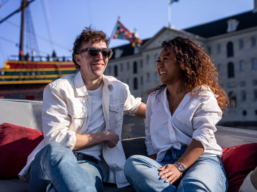 amsterdam-private-canal-cruise-with-drinks-and-snacks-2