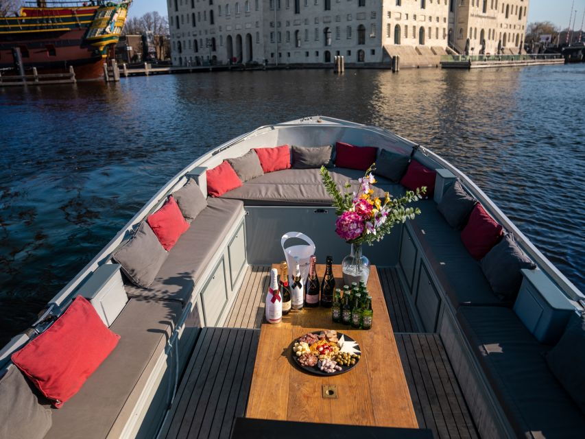 amsterdam-private-luxury-cruise-with-pizza-and-drinks