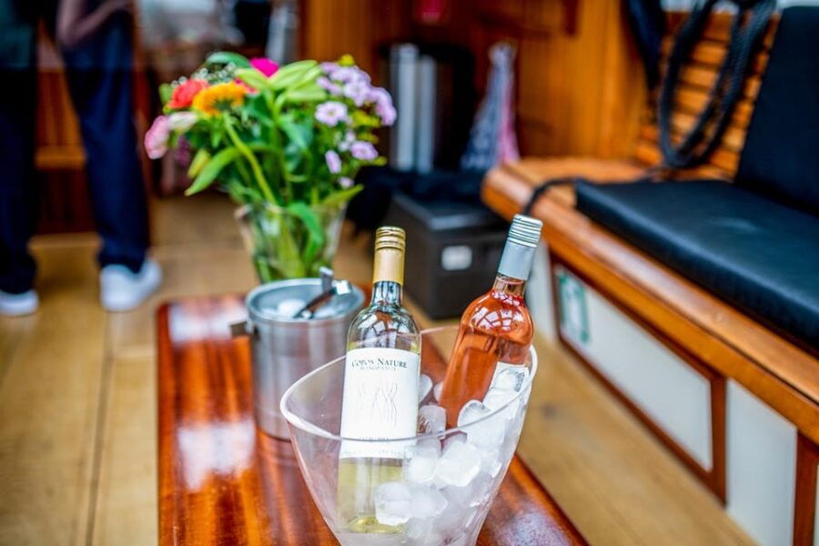 amsterdam-small-group-canal-cruise-incl-drinks-and-snacks