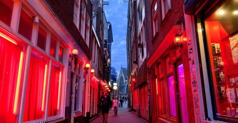 amsterdam-spanish-tour-unmasking-the-redlight-district