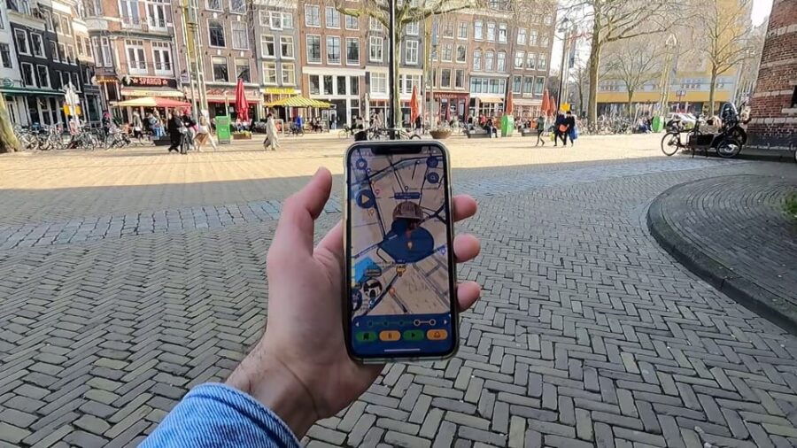 amsterdam-walking-tour-with-smartphone-app