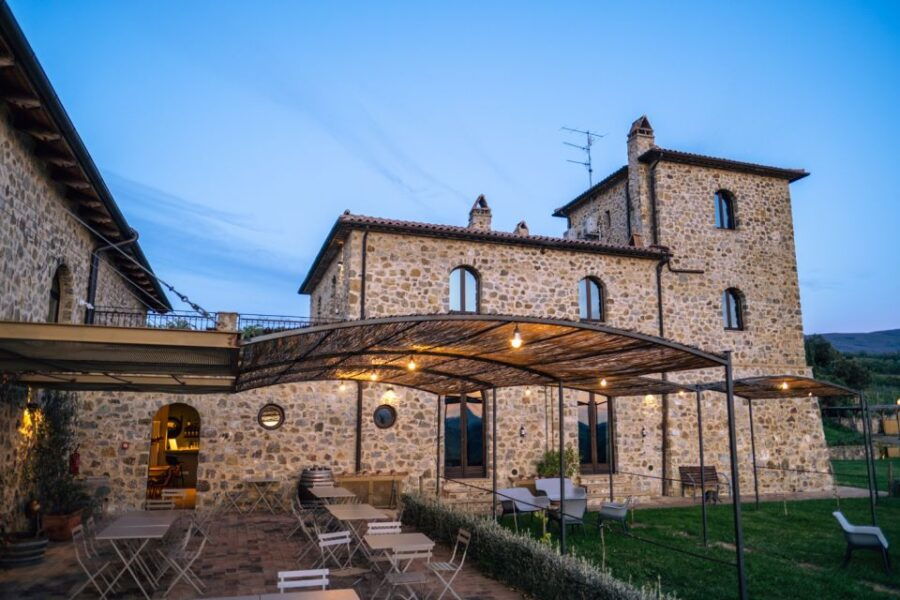 aperitif-on-the-terrace-of-podere-montale-at-sunset-5