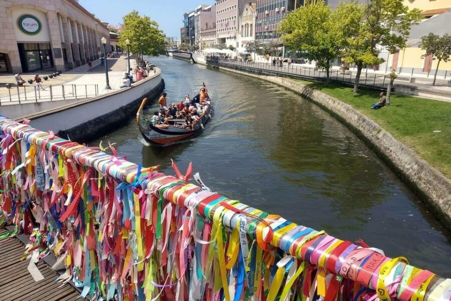 aveiro-e-costa-nova-private-full-day-tour-w-boat-from-porto