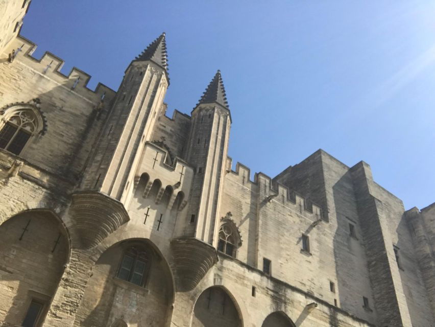 avignon-emblematic-squares-tour