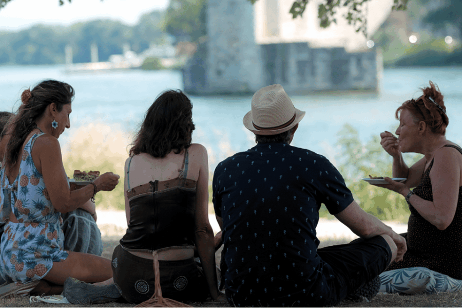 avignon-gourmet-picnic-with-a-view-of-the-pont-davignon