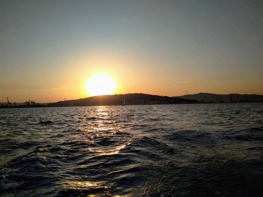 barcelona-3-hour-private-sunset-sailing-experience