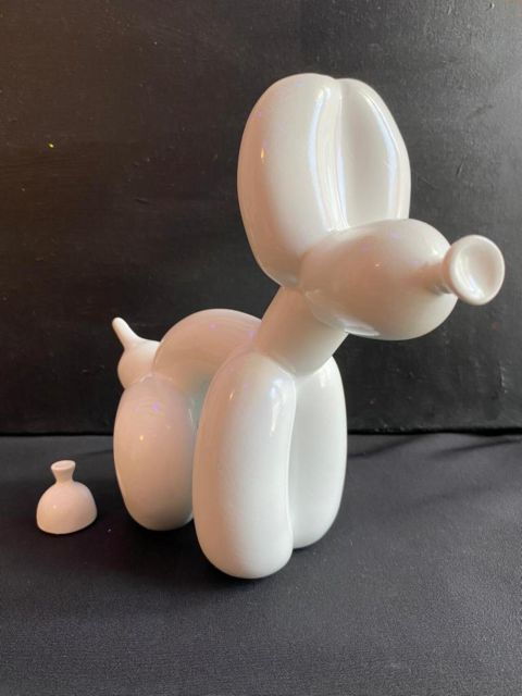 barcelona-bear-brick-fluorescent-painting-wine-and-art