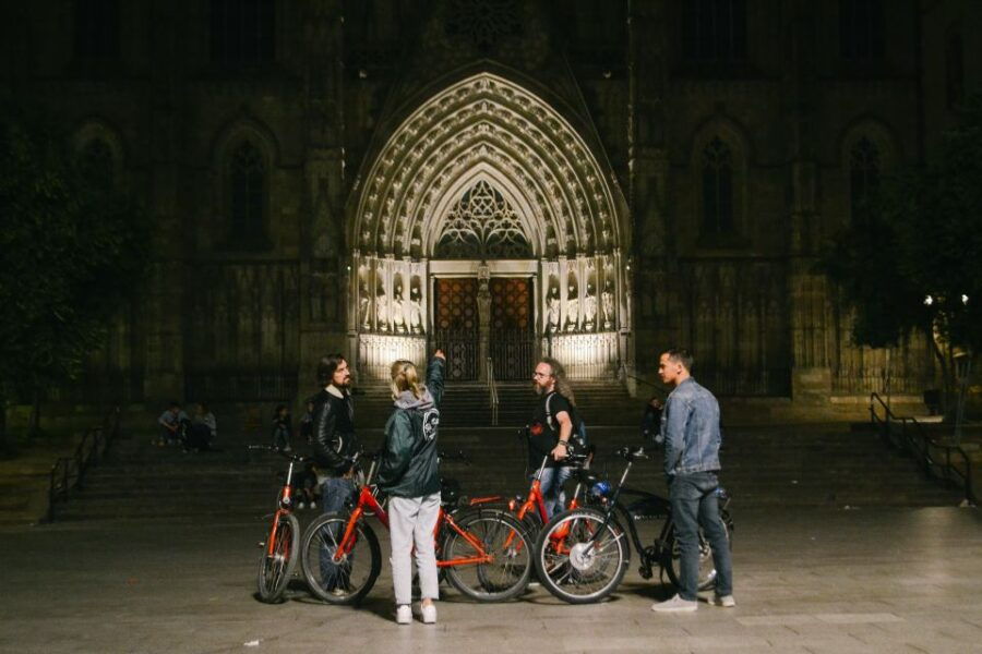 barcelona-bike-tour-by-night-with-cava