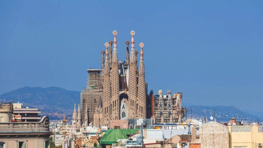 barcelona-exclusive-gaudis-sagrada-familia-walking-tour