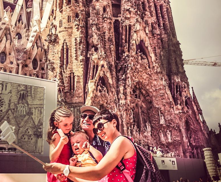 barcelona-gaudi-private-city-tour-with-sagrada-familia