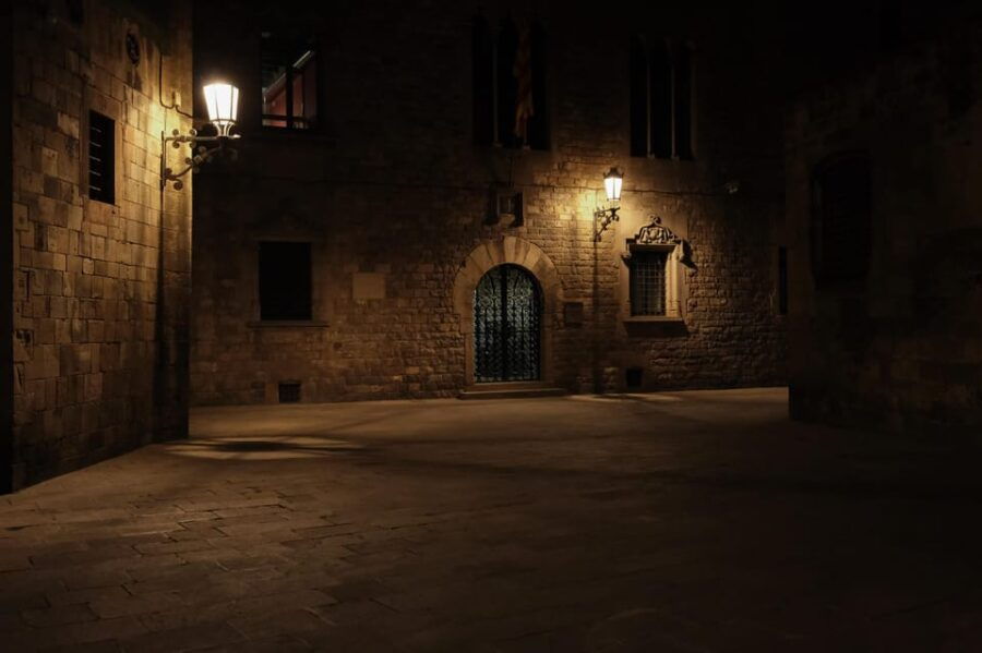 barcelona-gothic-quarter-night-walk-mysteries-and-legends