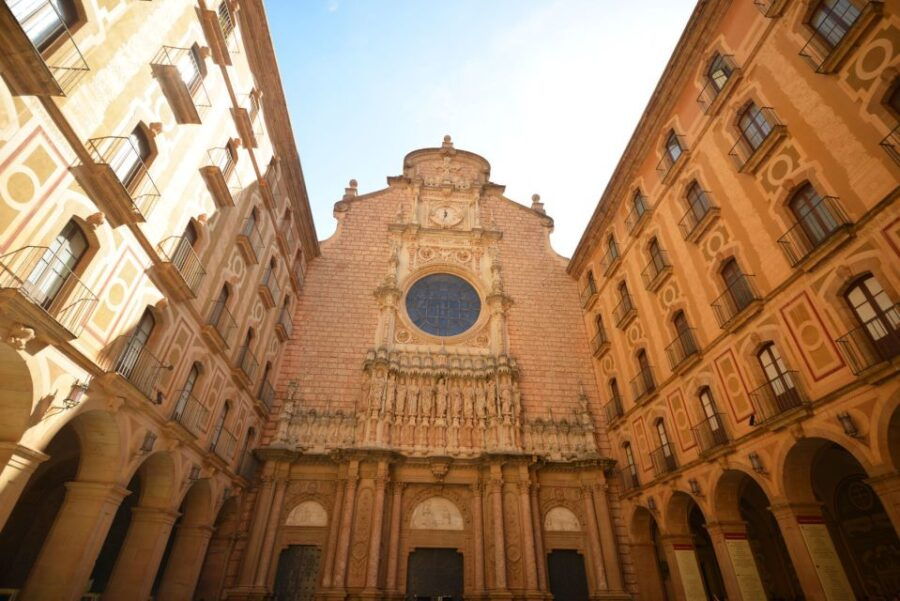 barcelona-montserrat-sagrada-familia-guided-tour