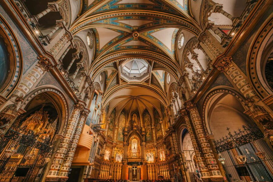 barcelona-montserrat-visit-lunch-at-farmhouse-small-group