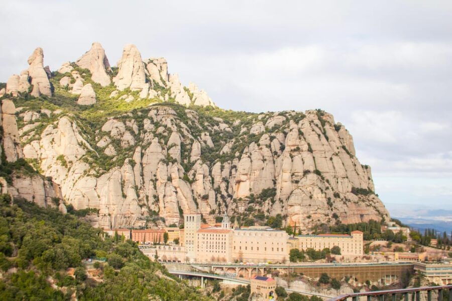barcelona-montserrat-winery-tour-lunch-with-wine-tasting