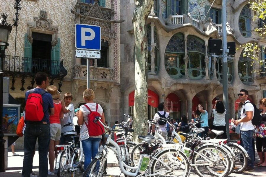 barcelona-private-5-neighborhoods-tour-by-electric-bike