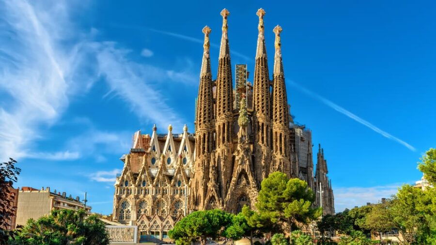 barcelona-private-highlights-tour-with-sagrada-familia