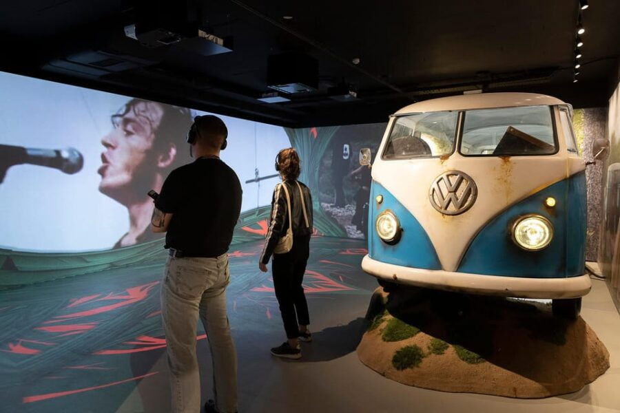 barcelona-rock-museum-guitar-legends-hall