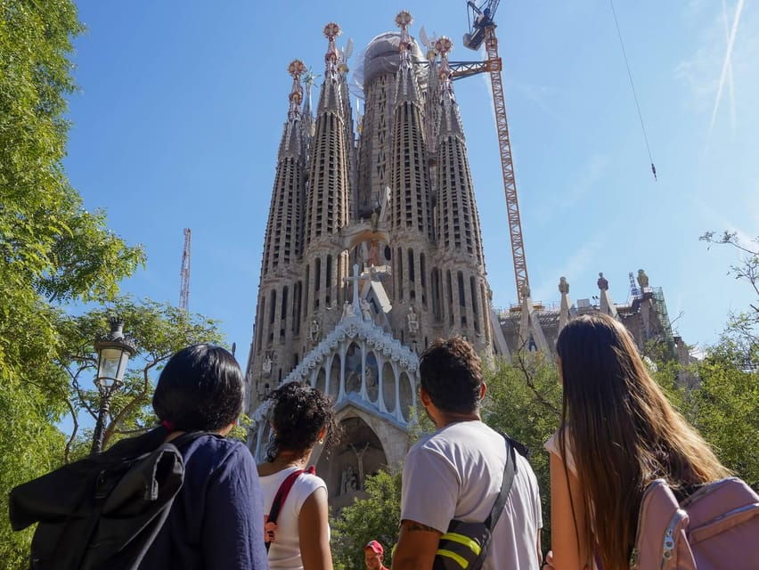 barcelona-sagrada-familia-and-park-guell-guided-tour