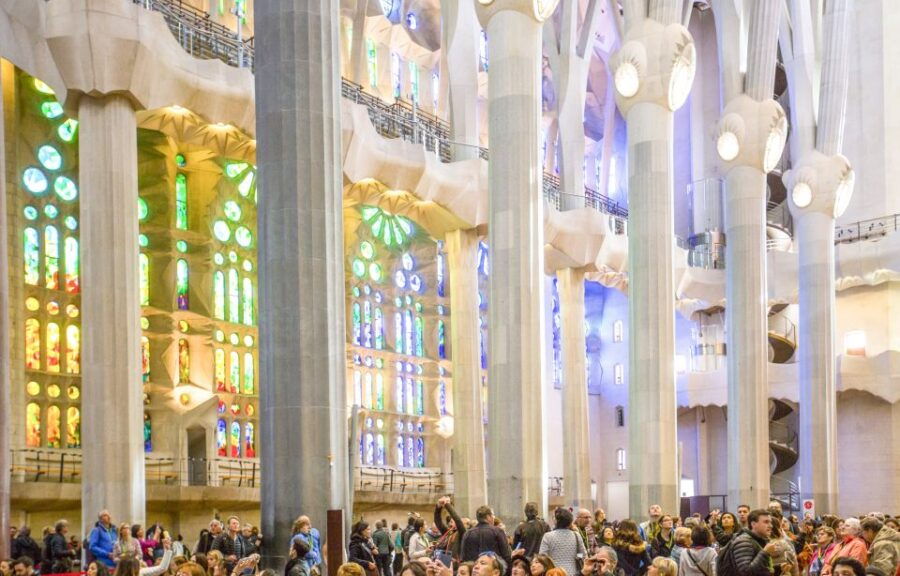 barcelona-sagrada-familia-with-towers-and-park-guell-tour
