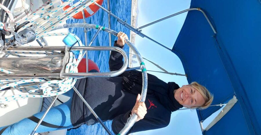 barcelona-sailing-tour-drinks-snacks-swim-stunning-views