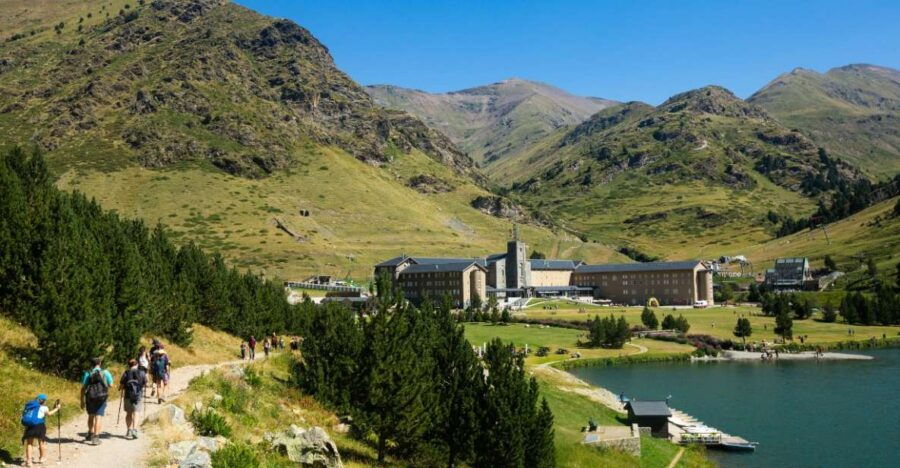 barcelona-to-vall-de-nuria-pyrenees-mountain-wander-tour