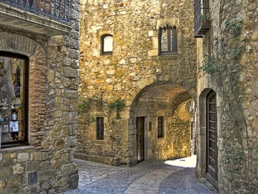 barcelona-tour-besalu-costa-brava-with-cami-de-ronda-and-medieval-villages
