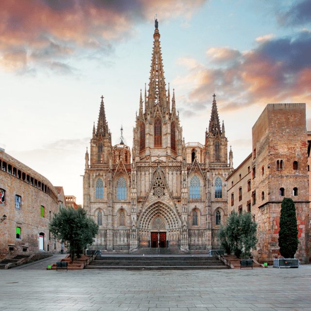 barcelona-walking-tour-of-the-gothic-quarter-and-boat-ride