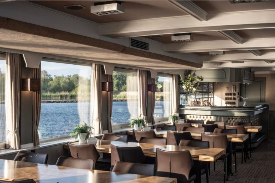 biesbosch-boat-cruise-through-national-park