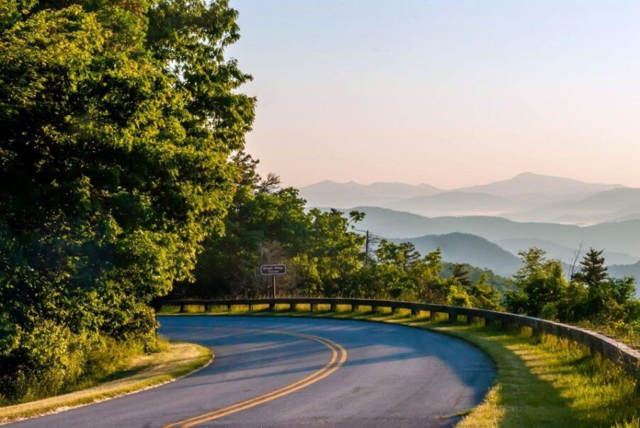Blue Ridge Parkway Waterfalls: Hiking Tour From Asheville