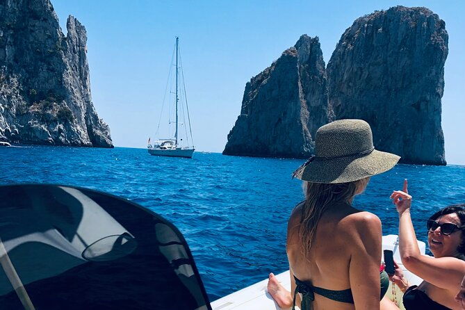 boat-and-dinghy-rental-for-a-day-in-the-gulf-of-naples