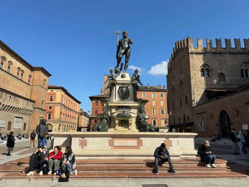 bologna-small-group-tour-with-the-historic-archiginnasio