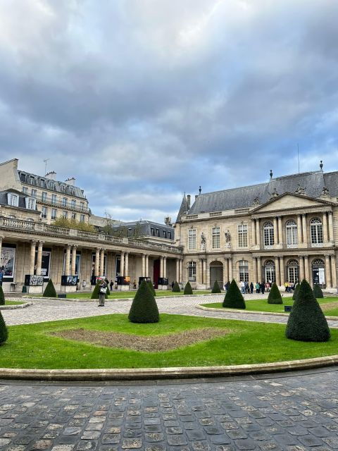 book-a-local-friend-explore-paris