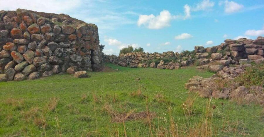 borore-archaeological-tour-with-tasting