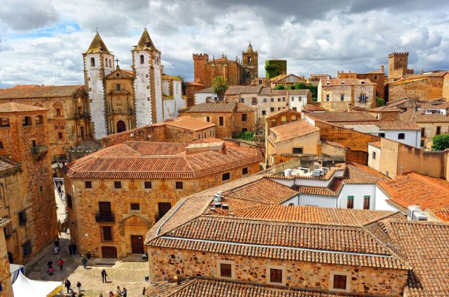 caceres-guided-city-highlights-walking-tour
