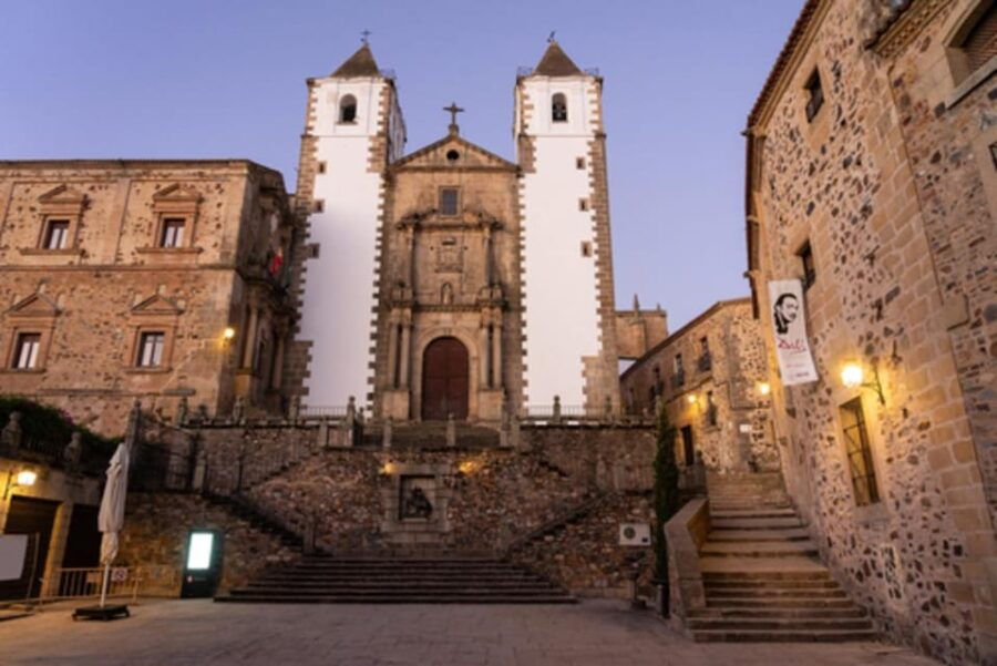 caceres-guided-tour-entrance-to-monuments-tasting