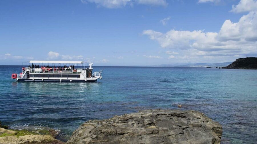 capo-rizzuto-explore-seabed-with-an-underwater-vision-boat