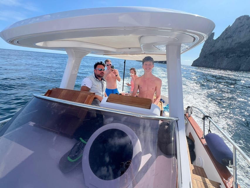 capri-secret-corners-boat-tour-with-local-skipper