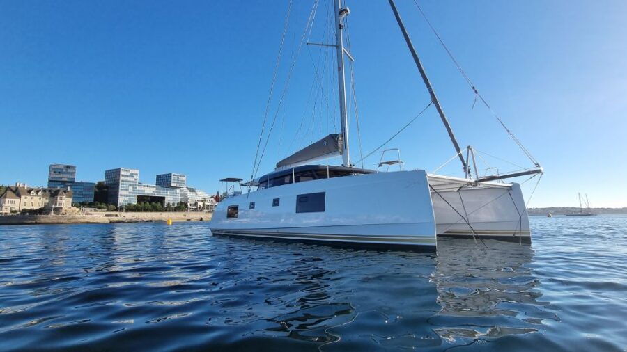 cascaisluxury-private-sailing-catamaran-cruise-with-a-drink