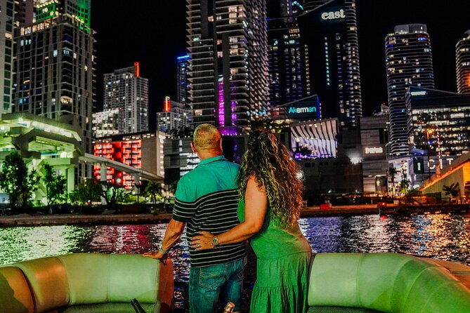 Champagne City Lights Boat Tour With Photoshoot