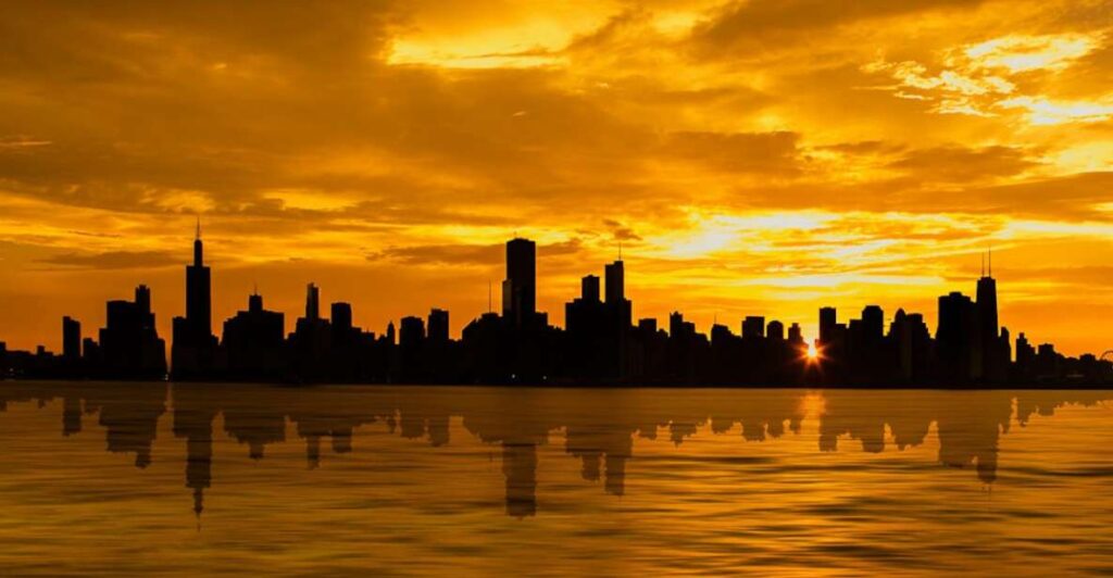 Chicago: 1.5-Hour Scenic Sunset Lake Cruise