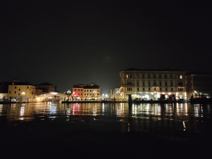 chioggia-canals-boat-tour-and-take-picture-of-cruise-ship