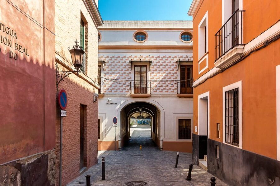 complete-guided-tour-of-seville-jewish-quarter-and-triana