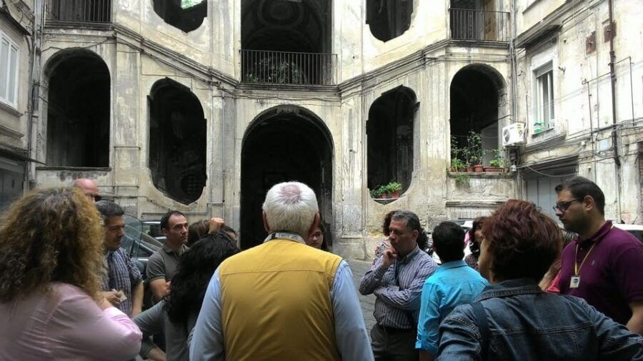 discover-the-rione-sanita-with-insolitaguida-2