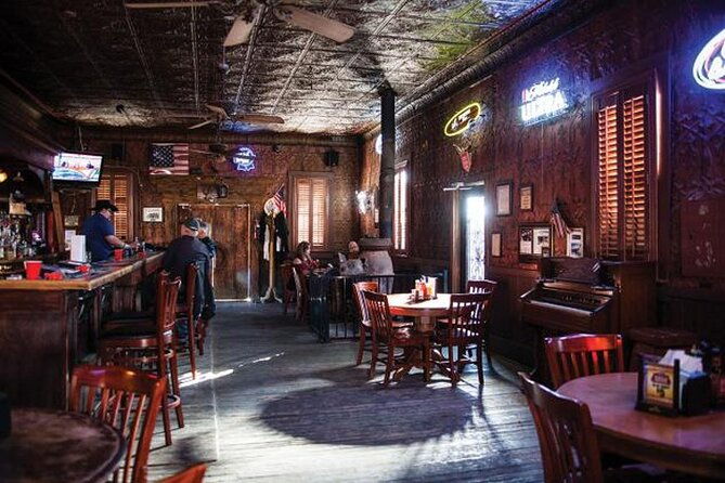 dzrt-splendor-adventure-red-rock-rim-utv-tour-petroglyphs-pioneer-saloon