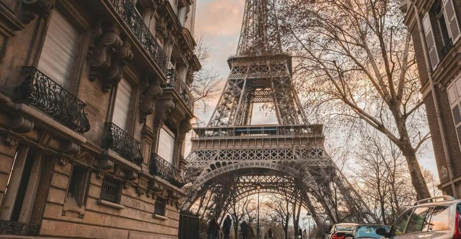 eiffel-tower-reserved-access-with-photoshoot-stops