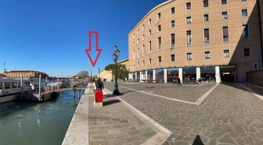 evening-walking-tour-with-optional-motorboat-ride