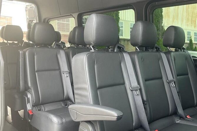 EWR/Manhattan Airport Transfer in Luxury Van-One Way Transfer.