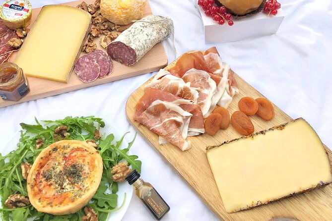 experience-a-decadent-french-picnic-with-wine-pairing-in-paris