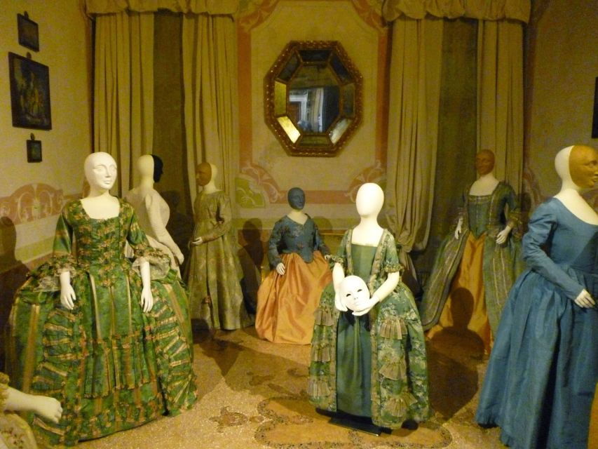 fabrics-and-perfumes-in-venice